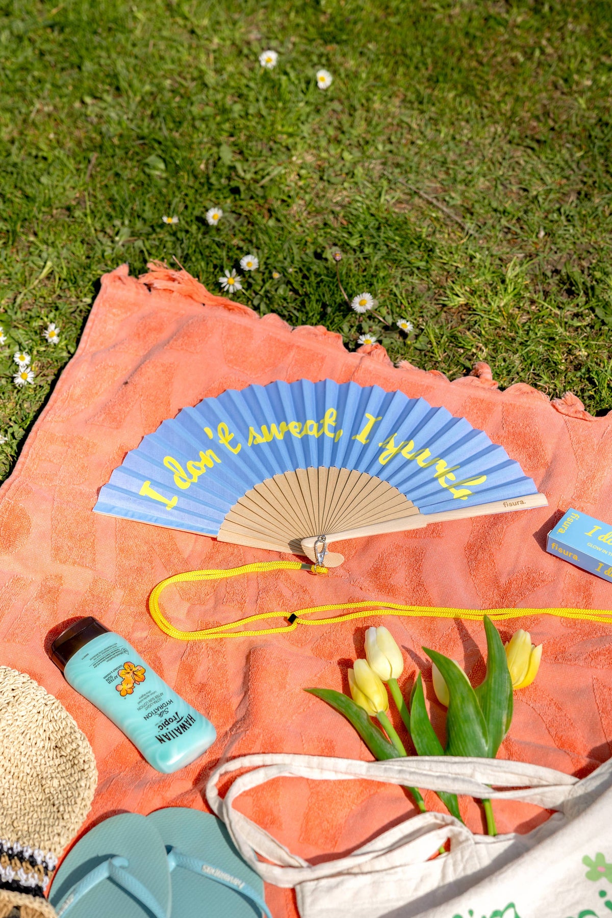 Hand fan "I Don't Sweat I Sparkle" Blue - Glows in the Dark